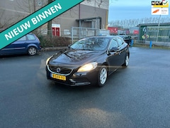 Volvo V40 - 1.6 D2 Momentum SUPER MOOIE AUTO TOP ONDER HOUDEN