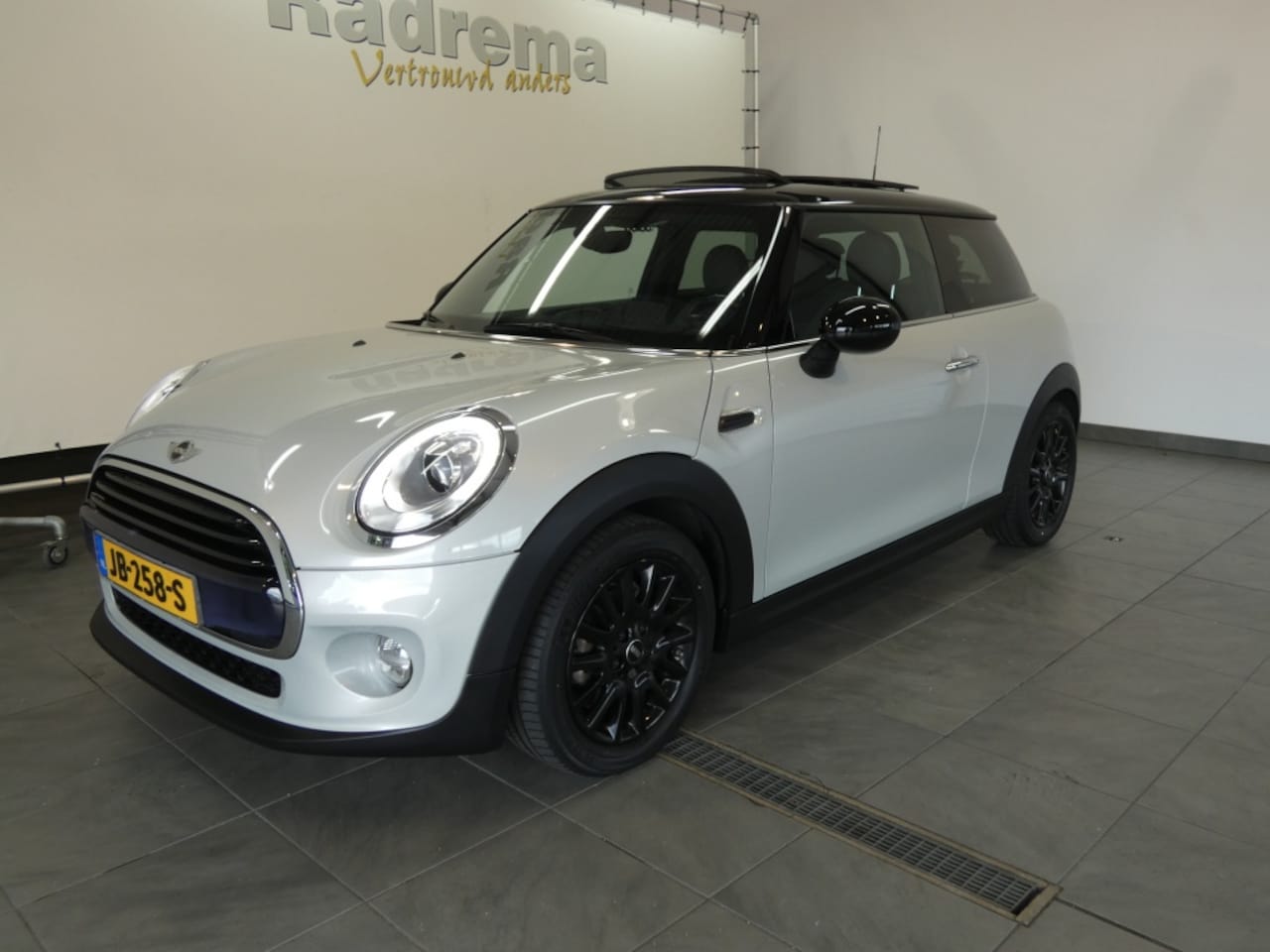 MINI Cooper - Mini 1.5 Panodak,head up Navi Sportstoelen - AutoWereld.nl