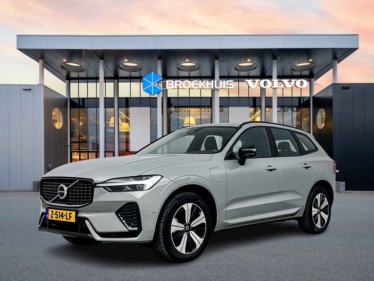 Volvo XC60 - T6 Recharge AWD Plus Dark | 360 Camera | Trekhaak | Allseason | Leder | Adaptieve cruise | - AutoWereld.nl