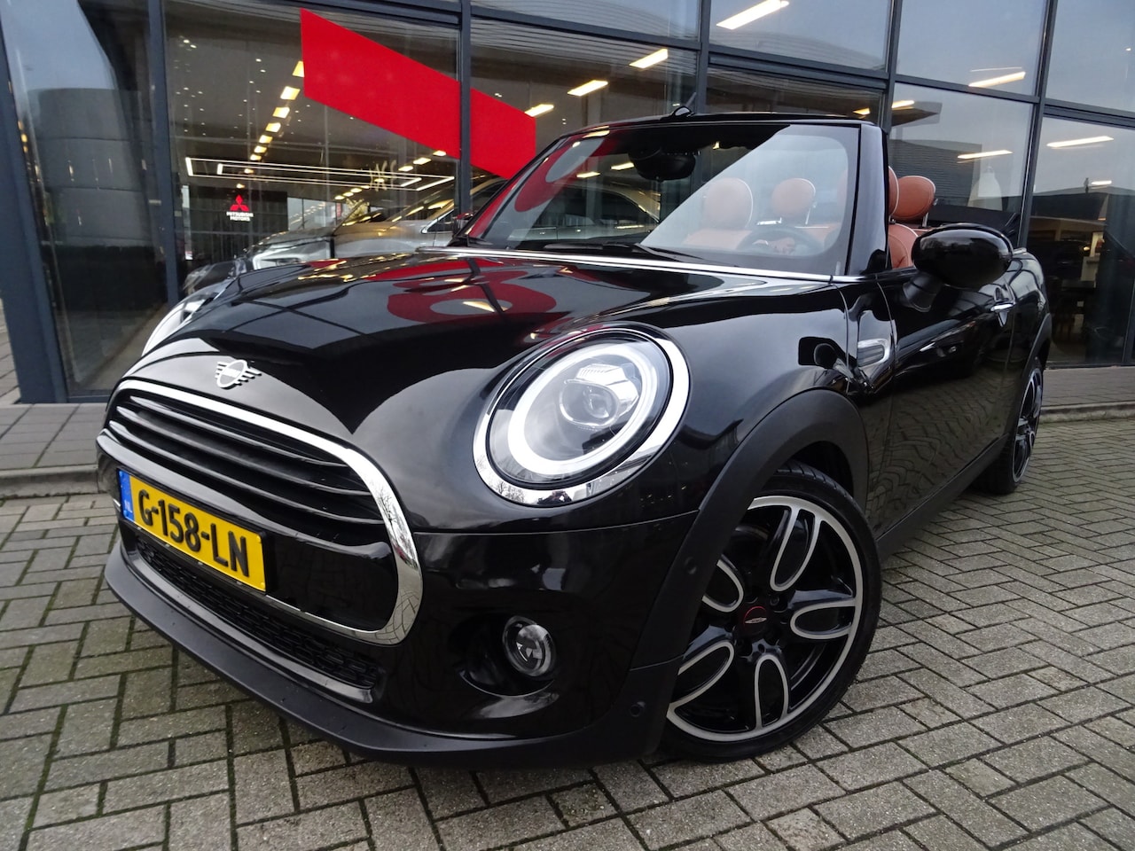 MINI Cabrio - Mini 1.5 Cooper Chili / LEDER / NAVIGATIE / CAMERA / 18" LICHTMETALEN WIELEN - AutoWereld.nl