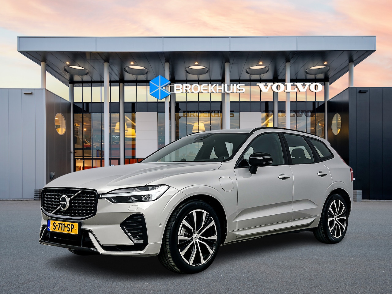 Volvo XC60 - T6 Recharge AWD Ultimate Dark | Luchtvering | Bowers & Wilkins | Sportstoelen | 360 Camera - AutoWereld.nl