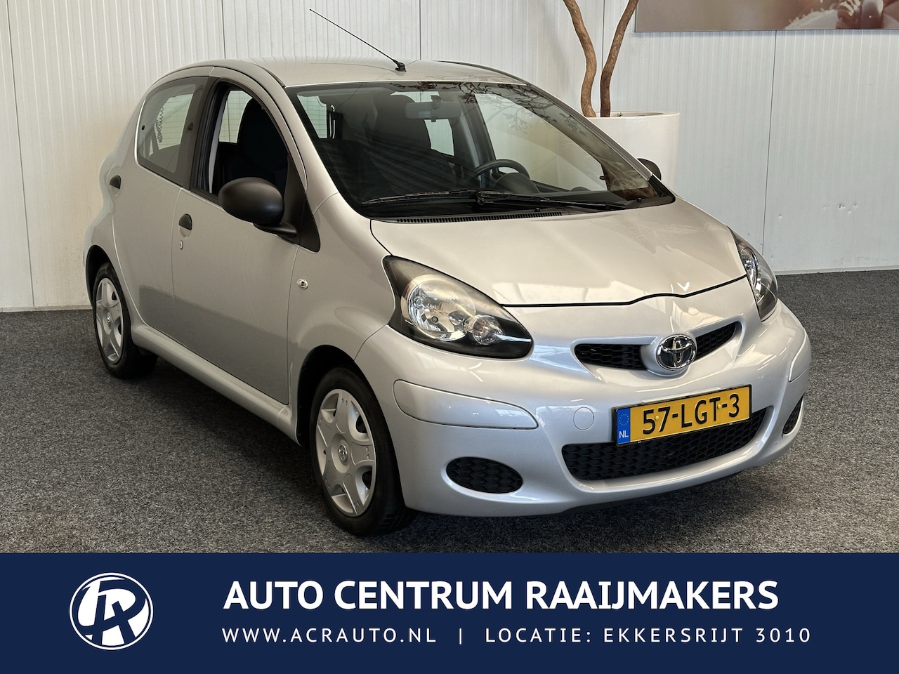 Toyota Aygo - 1.0-12V Access AIRCO RADIO/CD BUMPERS IN CARROSSERIEKLEUR ZEER MOOI !! LOCATIE 3010 DEK - AutoWereld.nl