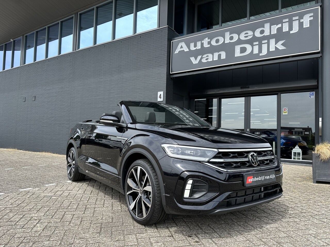 Volkswagen T-Roc Cabrio - 1.5 TSI R-Line Navi Camera Leer Keyless Virt.Cockpit - AutoWereld.nl