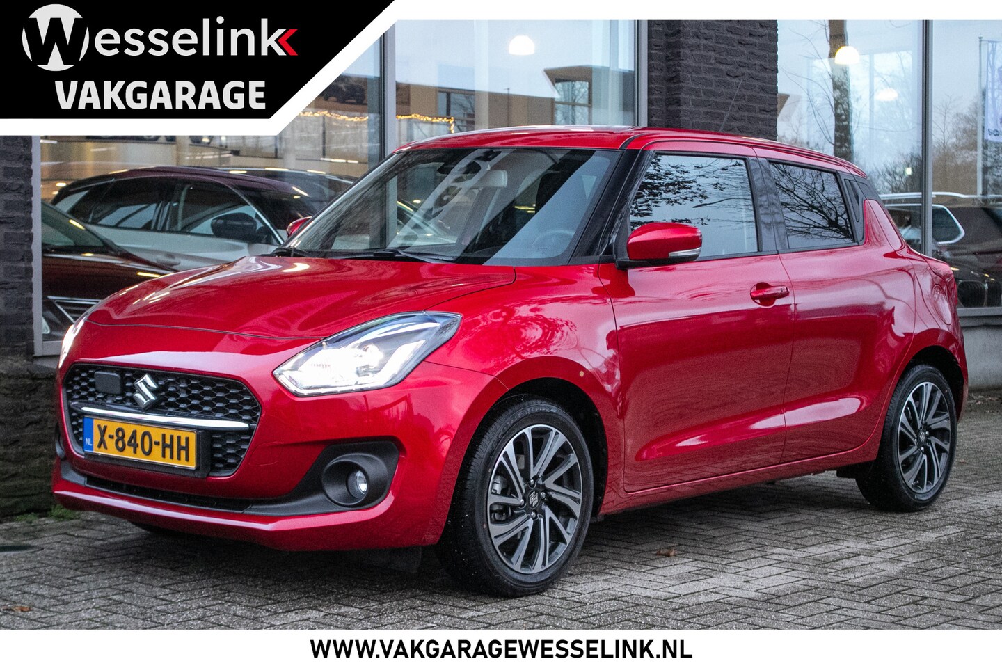 Suzuki Swift - 1.2 Style Smart Hybrid - All-in rijklrprs | navigatie | adaptive cruise - AutoWereld.nl