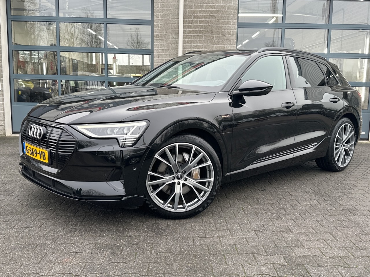 Audi e-tron - e-tron 55 quattro advanced 95 kWh BLACK - AutoWereld.nl