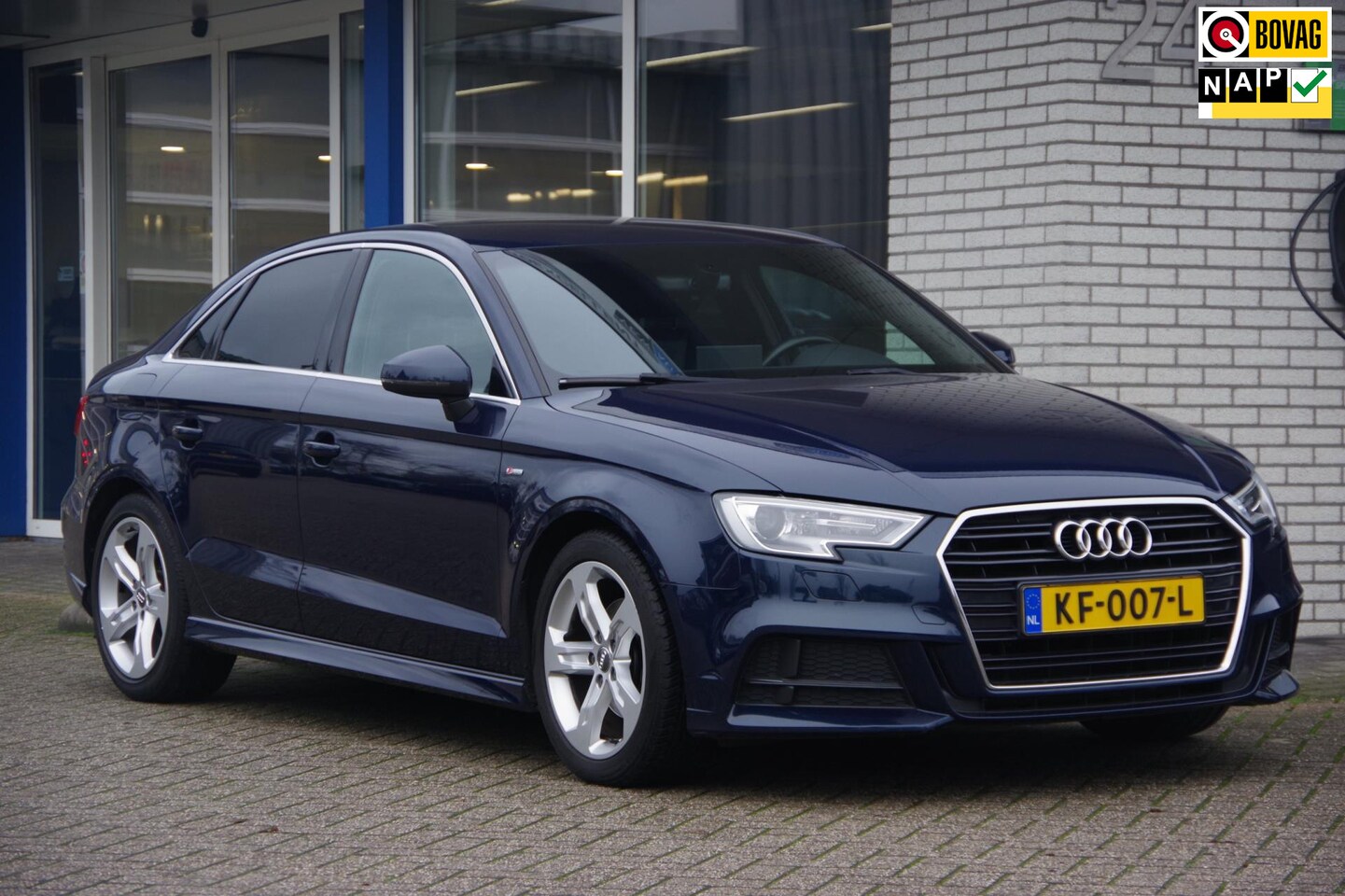 Audi A3 Limousine - 1.0 TFSI S-line Navigatie Parkeersensoren Halfleer - AutoWereld.nl