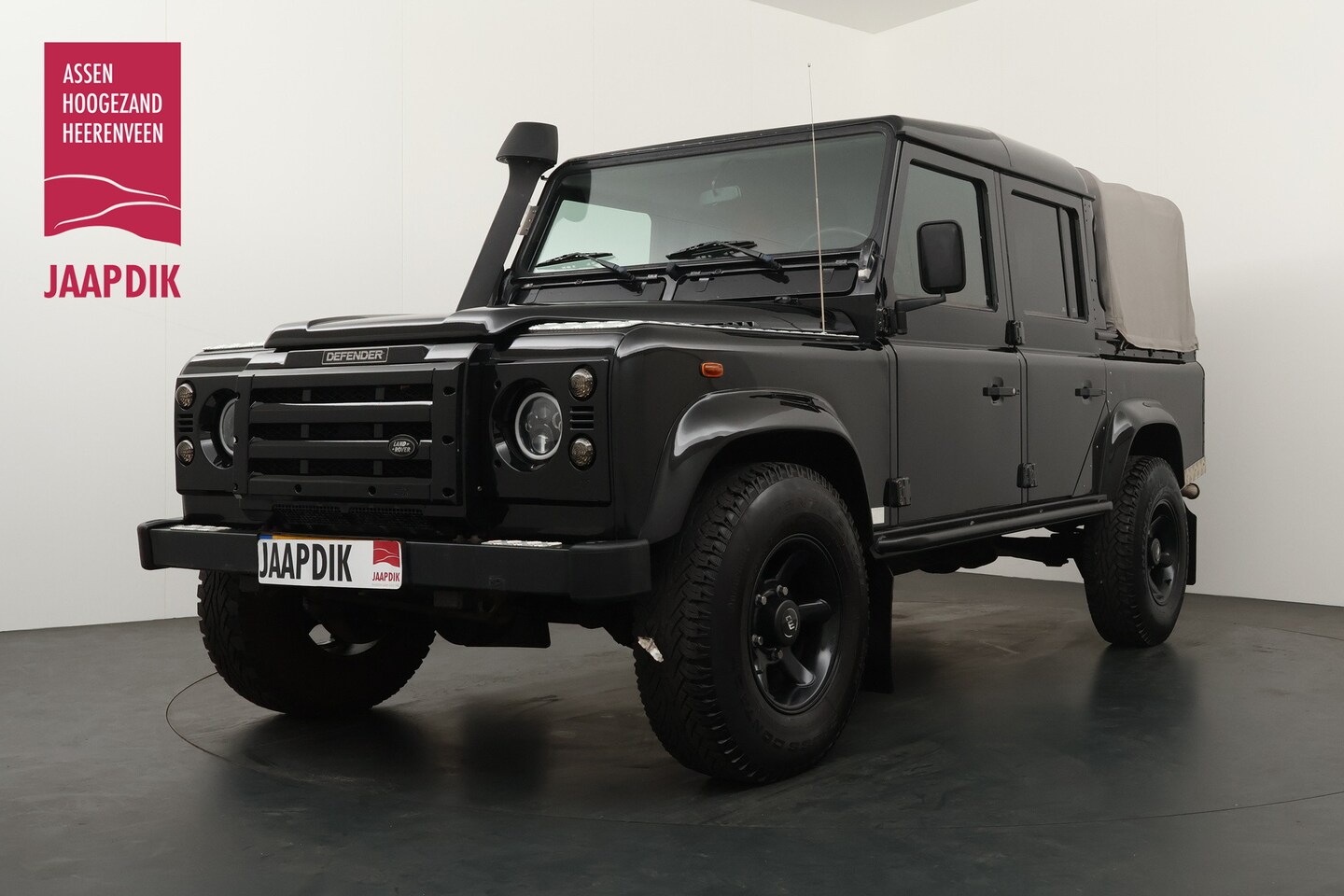 Land Rover Defender 110 - BWJ 2005 2.5 123 PK Td5 110" S High Capacity AIRCO / PRIV. GLAS / AANGEPASTE TUSSENBAK / 1 - AutoWereld.nl