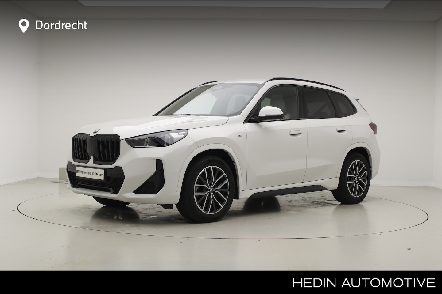 BMW X1 - xDrive23i M-Sport | Stoel/Stuurverwarming | Adaptief onderstel | 18" - AutoWereld.nl