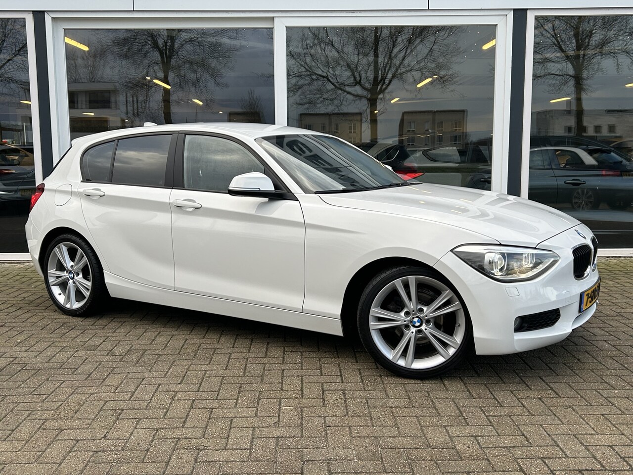 BMW 1-serie - 114i EDE Business 50% deal 4.225,- ACTIE LED / LMV / PDC achter / Cruise / Clima - AutoWereld.nl