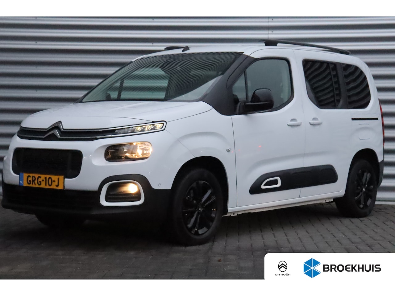 Citroën Berlingo - 1.2 PURETECH 130PK SHINE AUTOMAAT / NAVI / CLIMA / LED / PDC / 16" LMV / CAMERA / KEYLESS - AutoWereld.nl