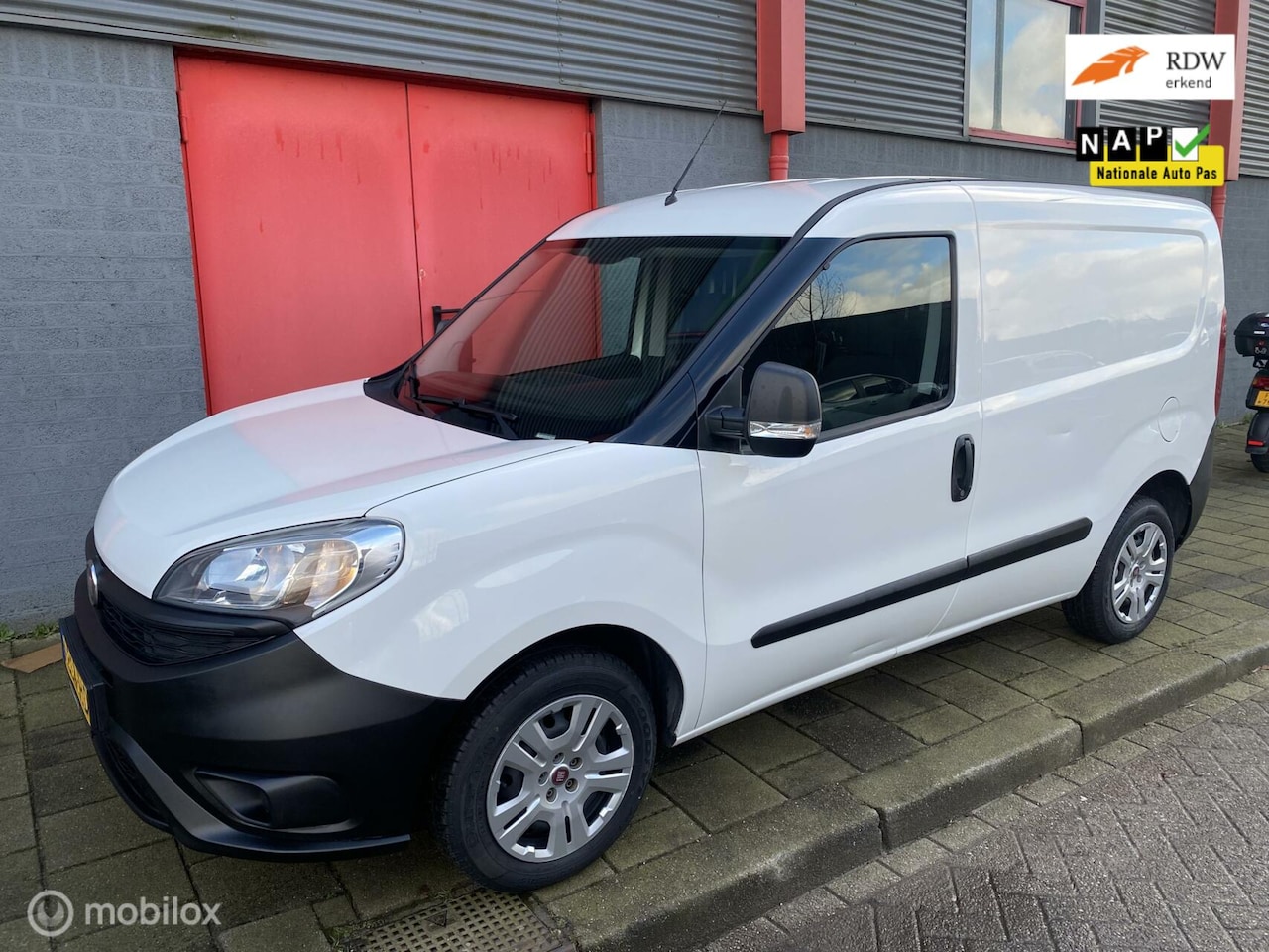 Fiat Doblò Cargo - 1.3 MJ L1H1 1E EIG 3 PERSOONS 140000KM NWST - AutoWereld.nl