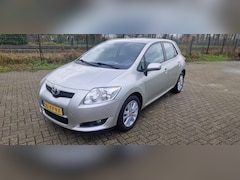 Toyota Auris - 1.6-16V Luna Business