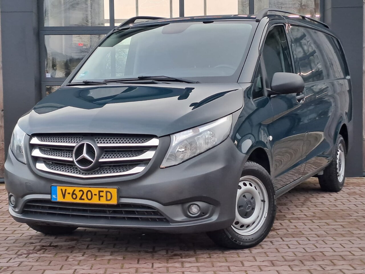 Mercedes-Benz Vito - 114 CDI Lang | Airco | Cruise | Trekhaak | Bijrijdersbank | Betimmering | - AutoWereld.nl