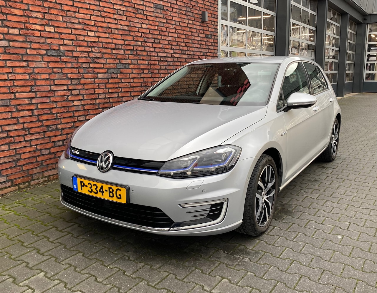 Volkswagen e-Golf - Virtual cockpit 36kWh 136pk - AutoWereld.nl