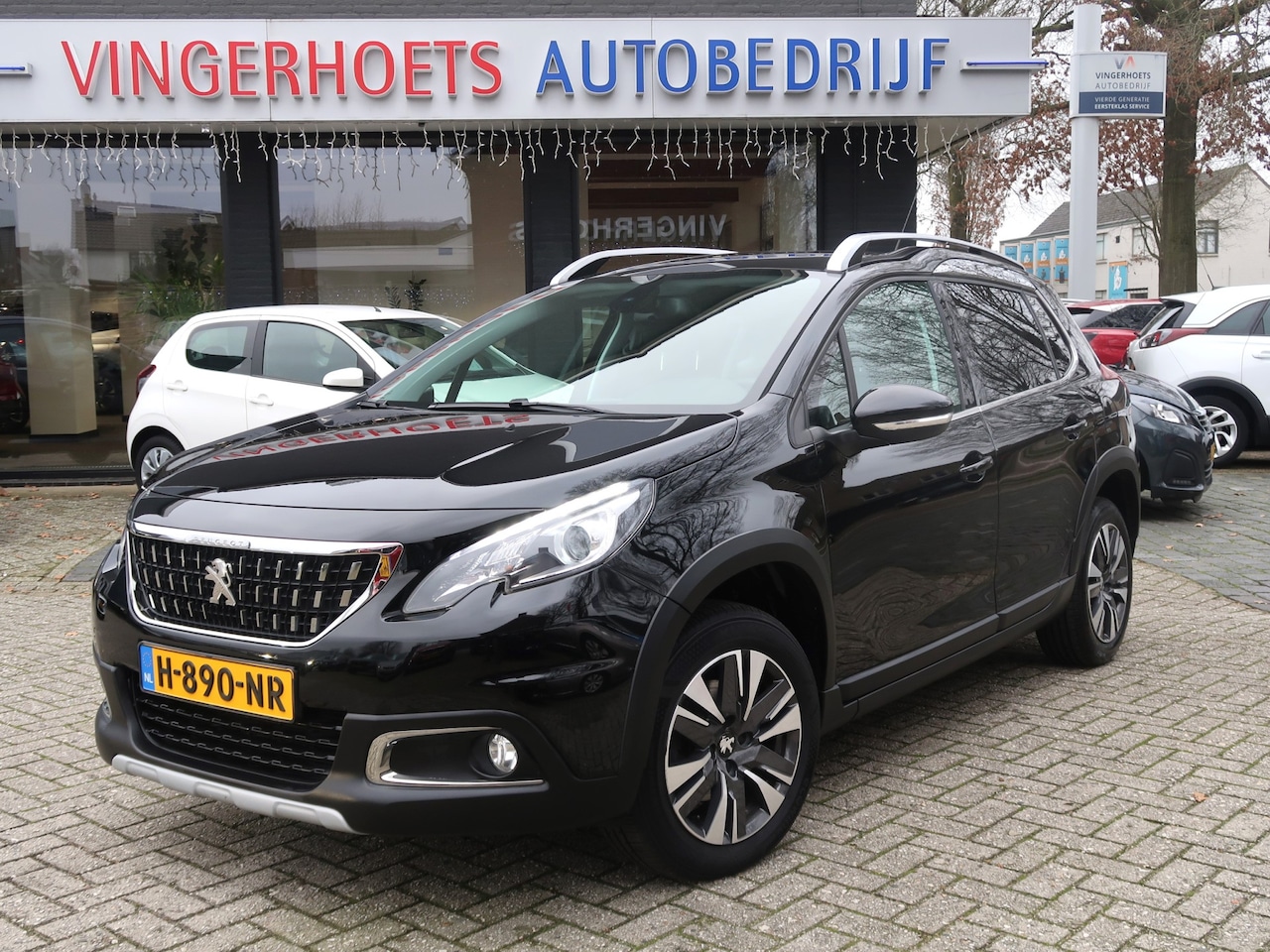 Peugeot 2008 - 110 Pk Benzine Luxe Allure * Panoramadak * Navigatie * 1/2 Leder * Achteruitrij Camera * C - AutoWereld.nl