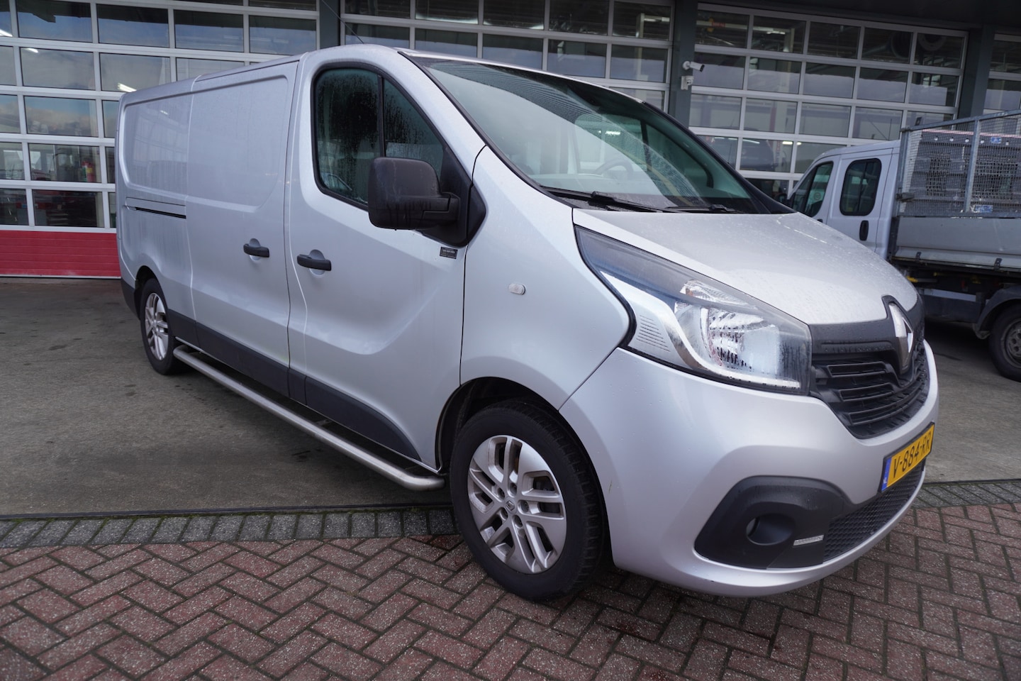 Renault Trafic - 1.6 dCi 122PK T29 L2H1 Luxe nr.V013 | Airco | Cruise | Navi | Camera - AutoWereld.nl