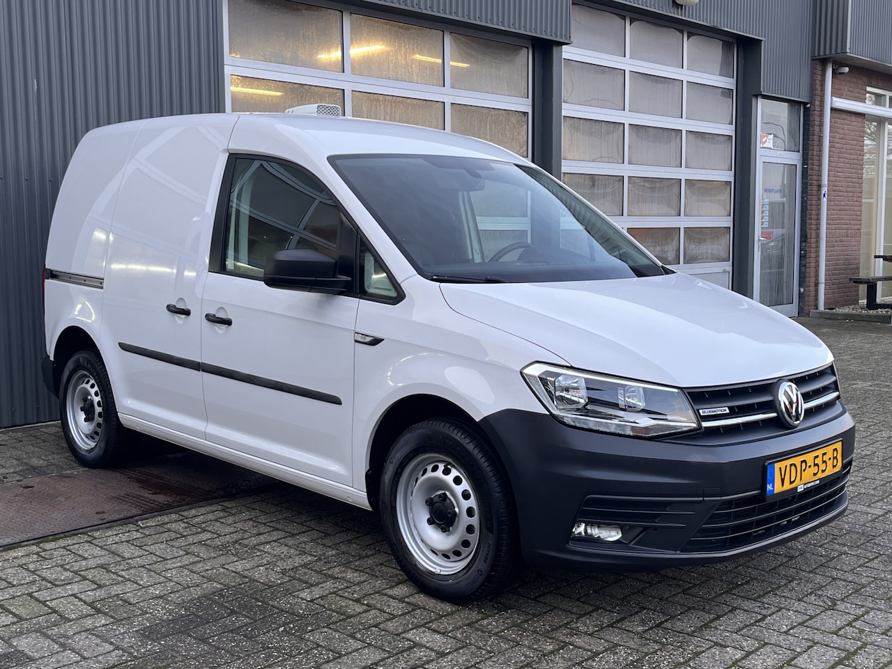 Volkswagen Caddy - 1.4 TGI L1H1 EcoFuel Aardgas/Benzine Airco Cruise controle Trekhaak 1300kg Kastinrichting - AutoWereld.nl