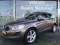 Volvo XC60 - 2.0 T5 Momentum Automaat | Rijklaar incl 12 mnd Bovag | Panoramadak Keyless entry Dodehoek