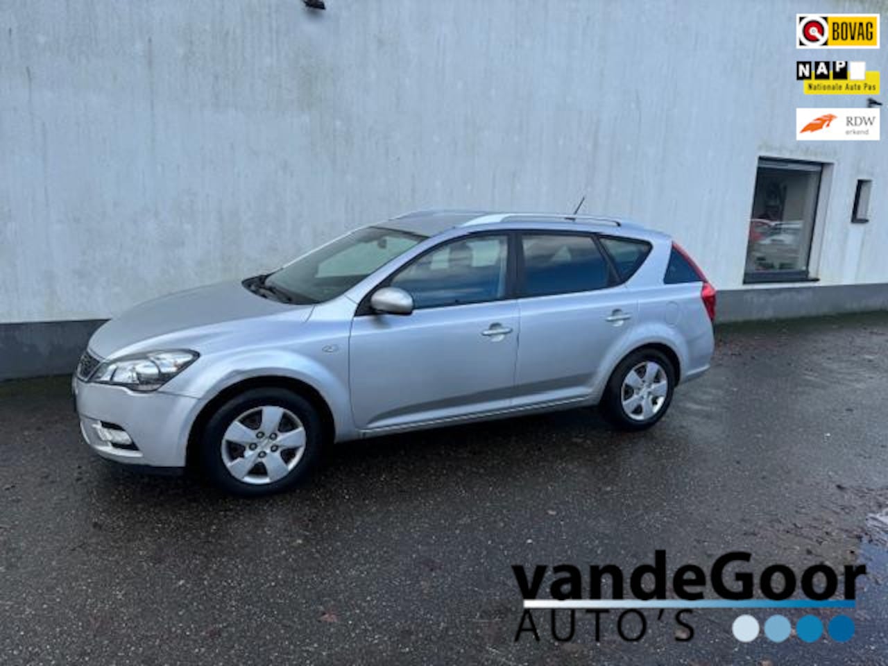 Kia Cee'd - 1.4 CVVT Seven Business 1.4 CVVT Seven Business, '10, airco, trekhaak, cruise en climate controle ! - AutoWereld.nl