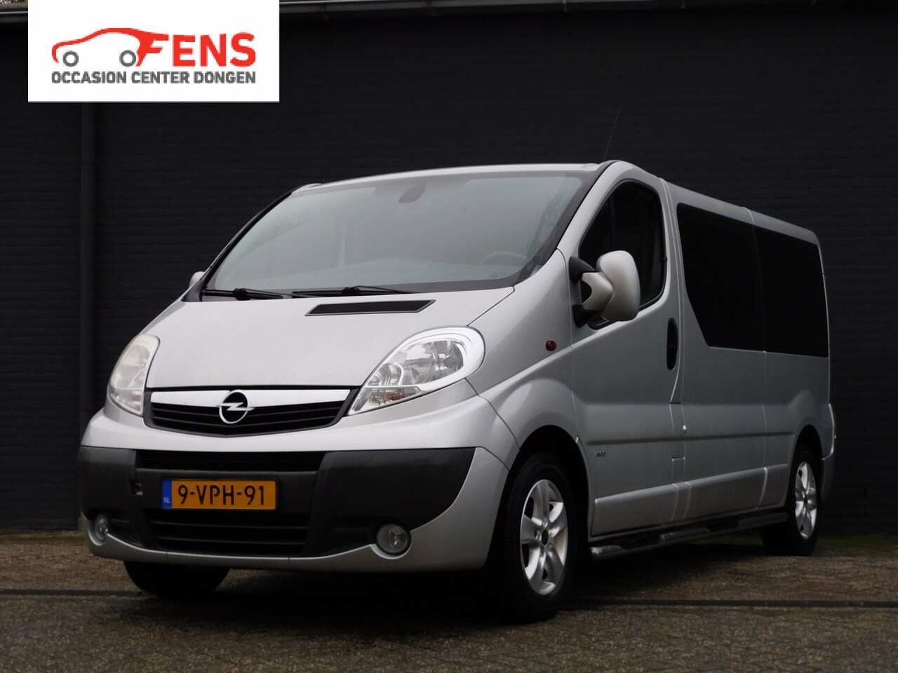 Opel Vivaro - 2.5 CDTI L2H1 DC 1e EIGENAAR! TOP ONDERHOUDEN! NETTE BUS! CRUISE! AIRCO!TREKHAAK! - AutoWereld.nl