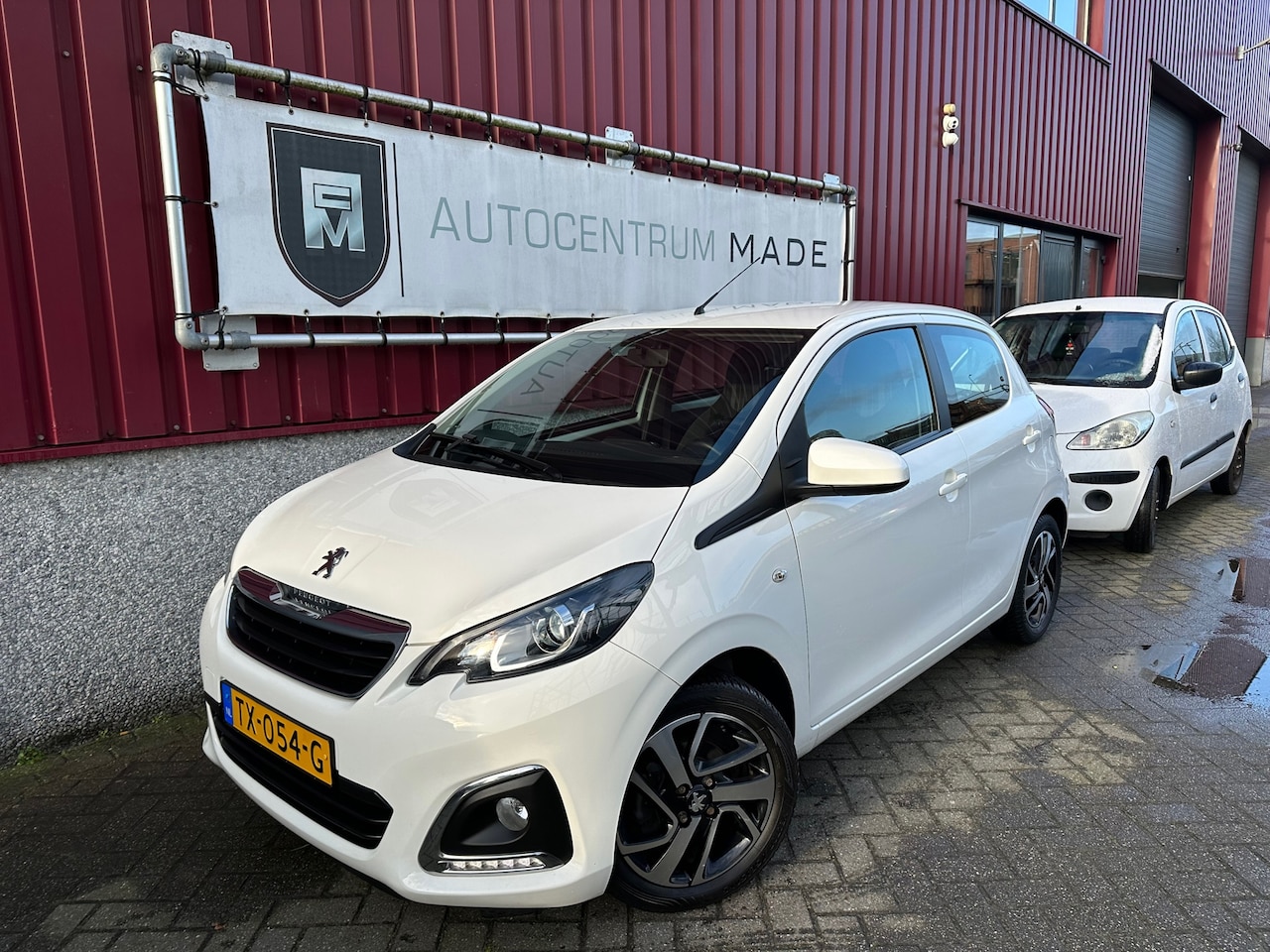 Peugeot 108 - 1.0 e-VTi Blue Lease Executive // Navi // 60 DKM NAP // LM Velgen - AutoWereld.nl