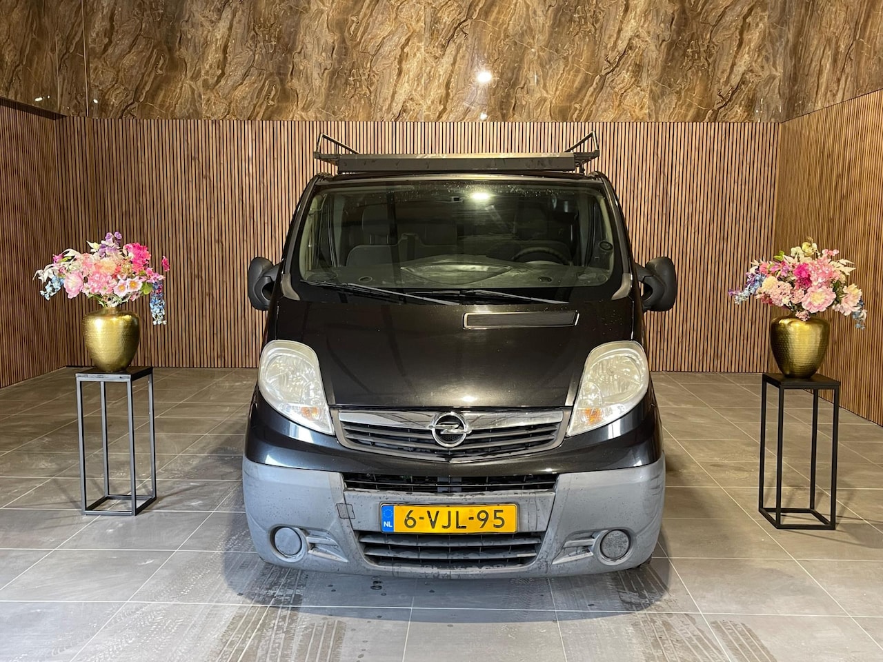 Opel Vivaro - 2.0 CDTI L1H1 119.000 Nap Airco 6Bak Zwart 2010 - AutoWereld.nl