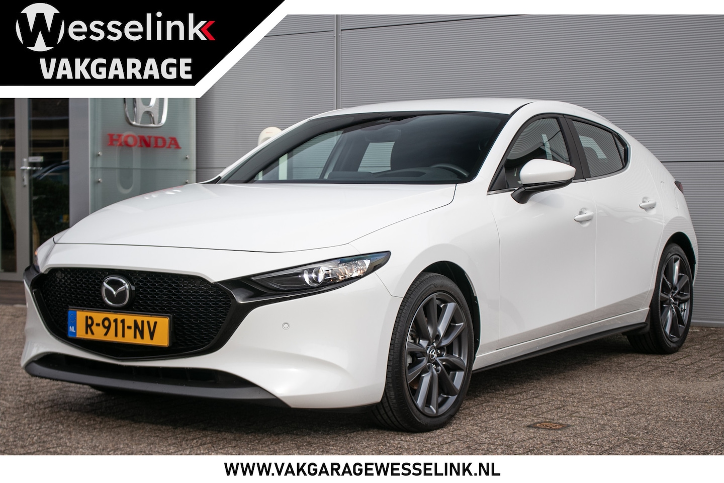 Mazda 3 Sport - 2.0 E-SkyActiv-G 150 Sportive - All-in rijklrprs | Navi | Stoel/stuurverw. | parkeercamera - AutoWereld.nl