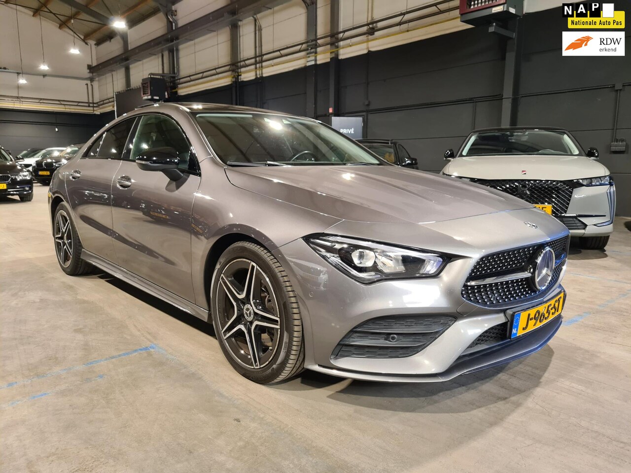 Mercedes-Benz CLA-Klasse - 220 Premium Plus - AMG Pakket - Panoramadak - Sfeer verlichting - Camera - AutoWereld.nl