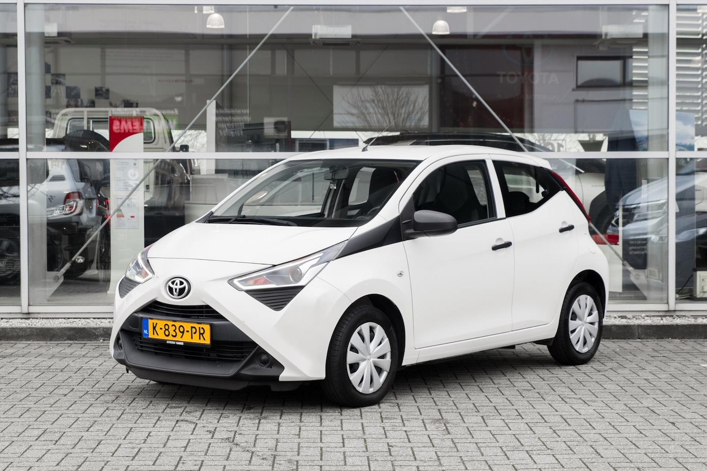 Toyota Aygo - 1.0 VVT-i 72pk 5D x-fun | 1e Eig. | Dlr. Ondh. - AutoWereld.nl