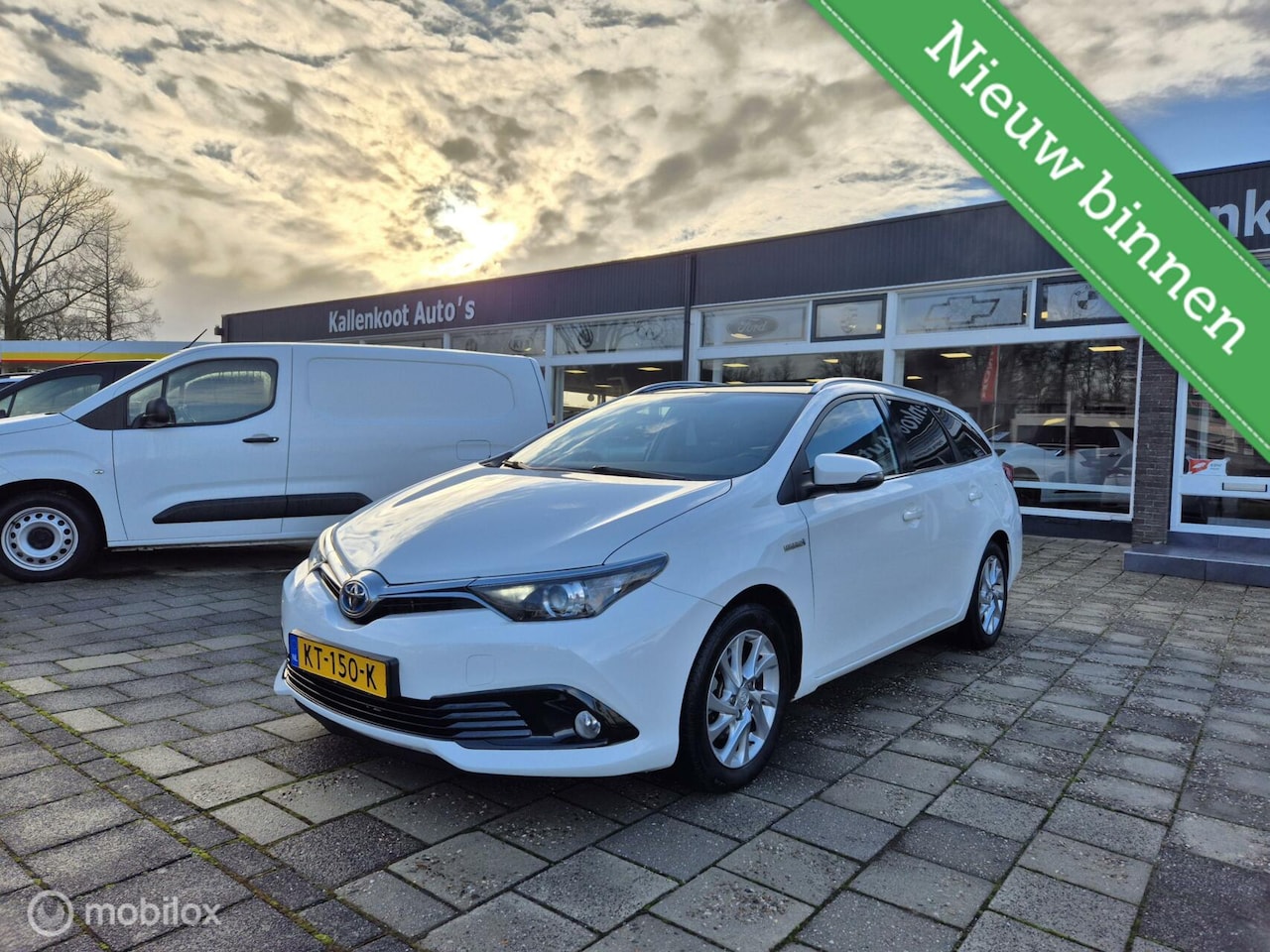 Toyota Auris Touring Sports - 1.8 Hybrid | Panorama, LED, Navi - AutoWereld.nl