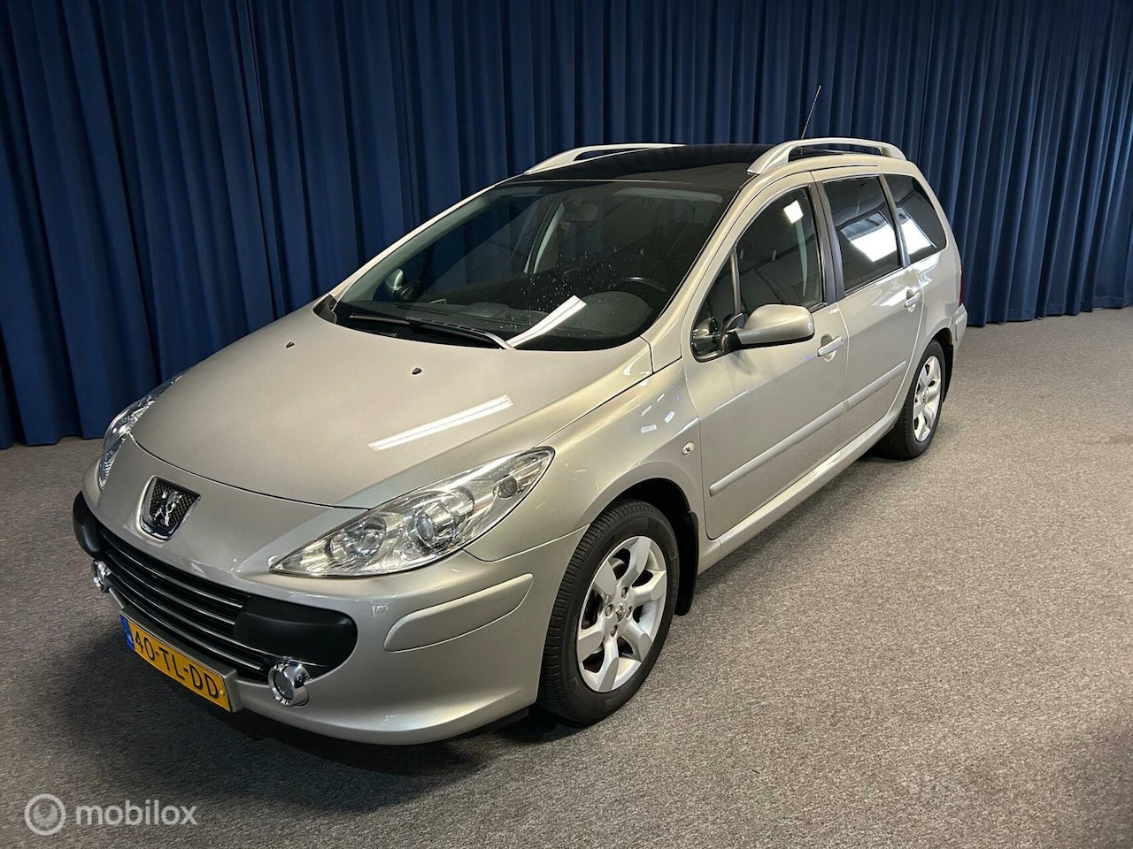 Peugeot 307 SW - 2.0-16V Premium voorbereid 7 pers. - AutoWereld.nl