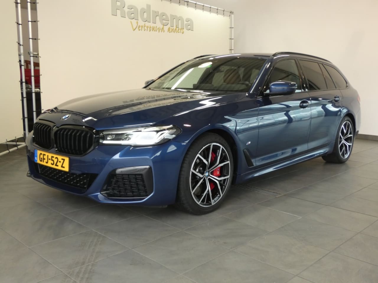 BMW 5-serie Touring - 540i X-Drive M pakket Harman,Panodak - AutoWereld.nl