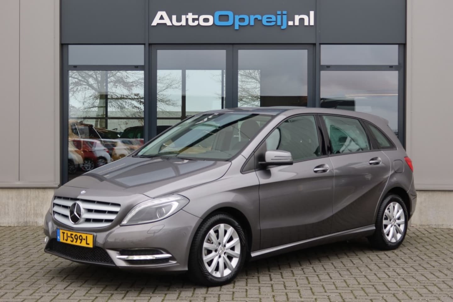 Mercedes-Benz B-klasse - B180 Ambition AUTOMAAT NAVI, Leder bekleding, Stoelverwarming, P - AutoWereld.nl