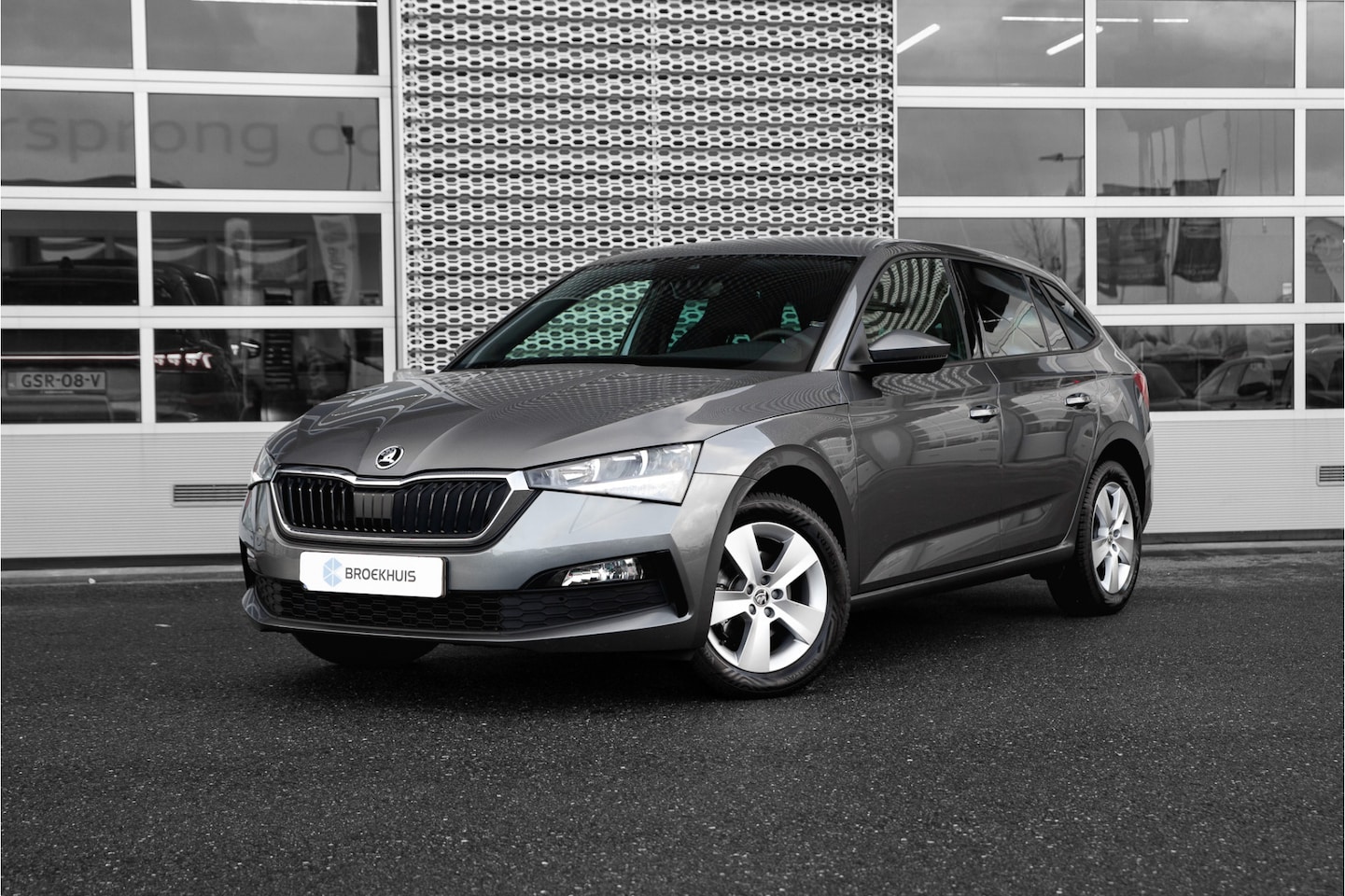 Skoda Scala - 1.0 TSI Sport Business | Climate control | Cruise control | Carplay | Trekhaak - AutoWereld.nl