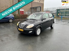 Lancia Y(psilon) - Ypsilon 1.4-16V Argento MET APK DUS GOEDKOOP RIJDEN