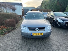 Volkswagen Passat Variant - 2.3 V5 Highline