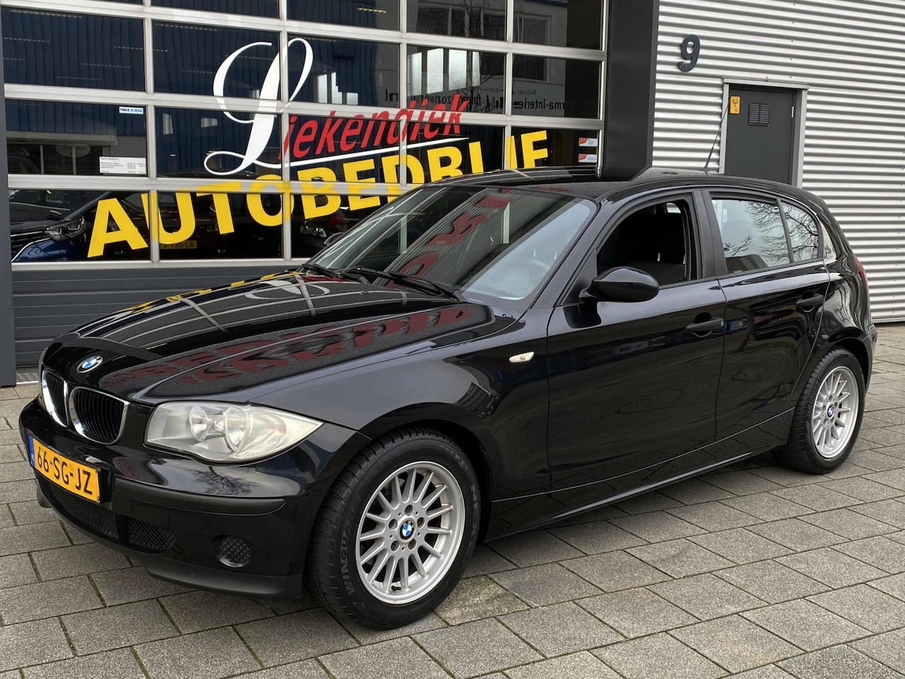 BMW 1-serie - 116i Business Line - Airco I Sport velgen I Comfort pakket I APK 12-2025 - AutoWereld.nl