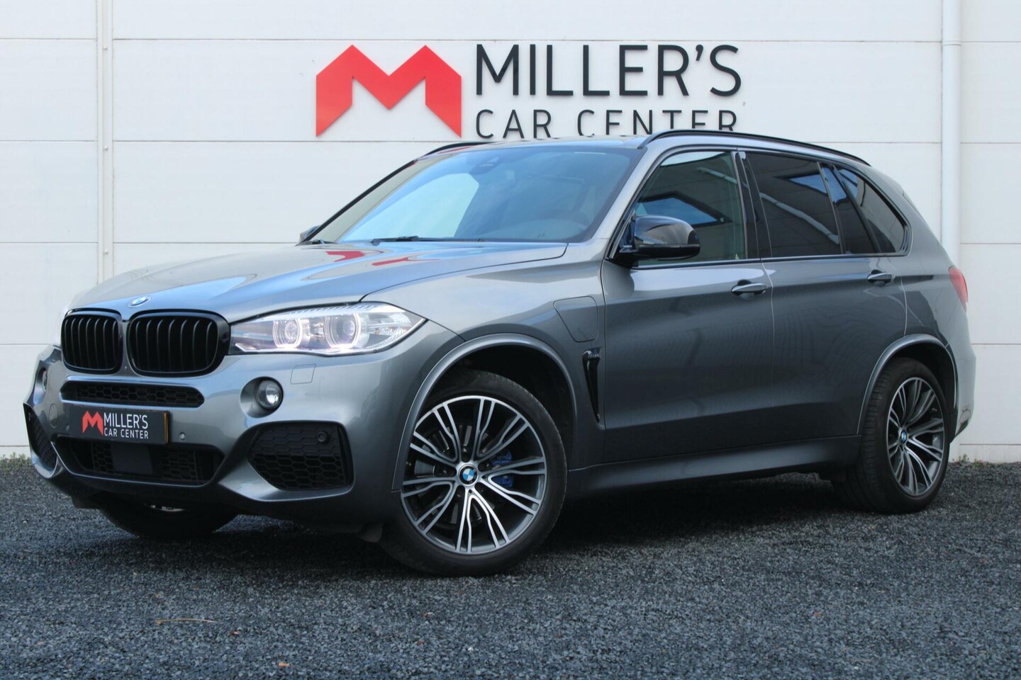 BMW X5 - xDrive40e iPerformance HUD ACC TREKHAAK SFEERVERLICHTING - AutoWereld.nl