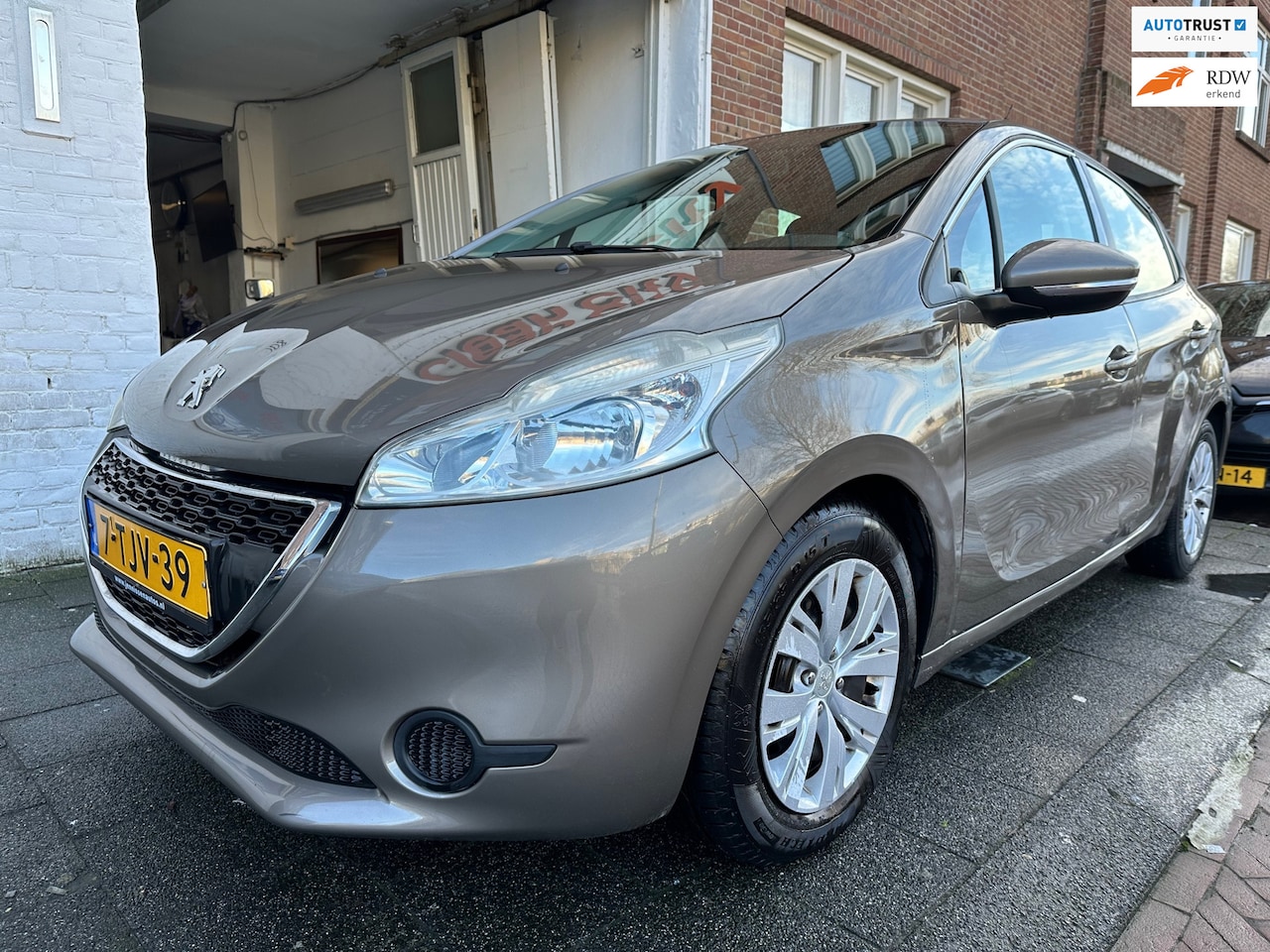 Peugeot 208 - 1.2 VTi Active Airco Cruise Nieuwe Distributie en Banden - AutoWereld.nl