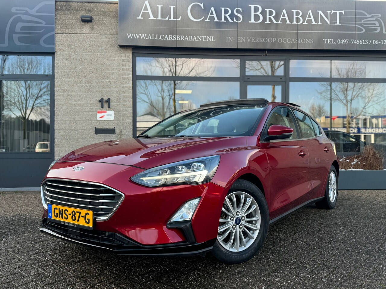 Ford Focus - 1.0 EcoBoost Titanium / panoramadak / led / navigatie - AutoWereld.nl