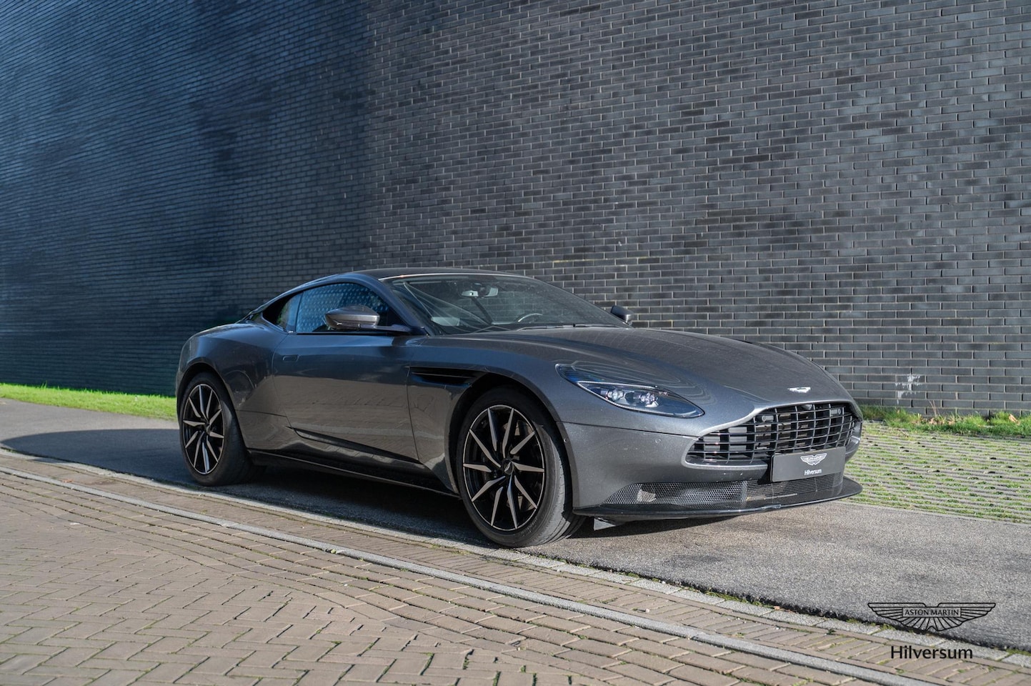 Aston Martin V8 Coupé - DB11 2018 NEW ARRIVEL - AutoWereld.nl