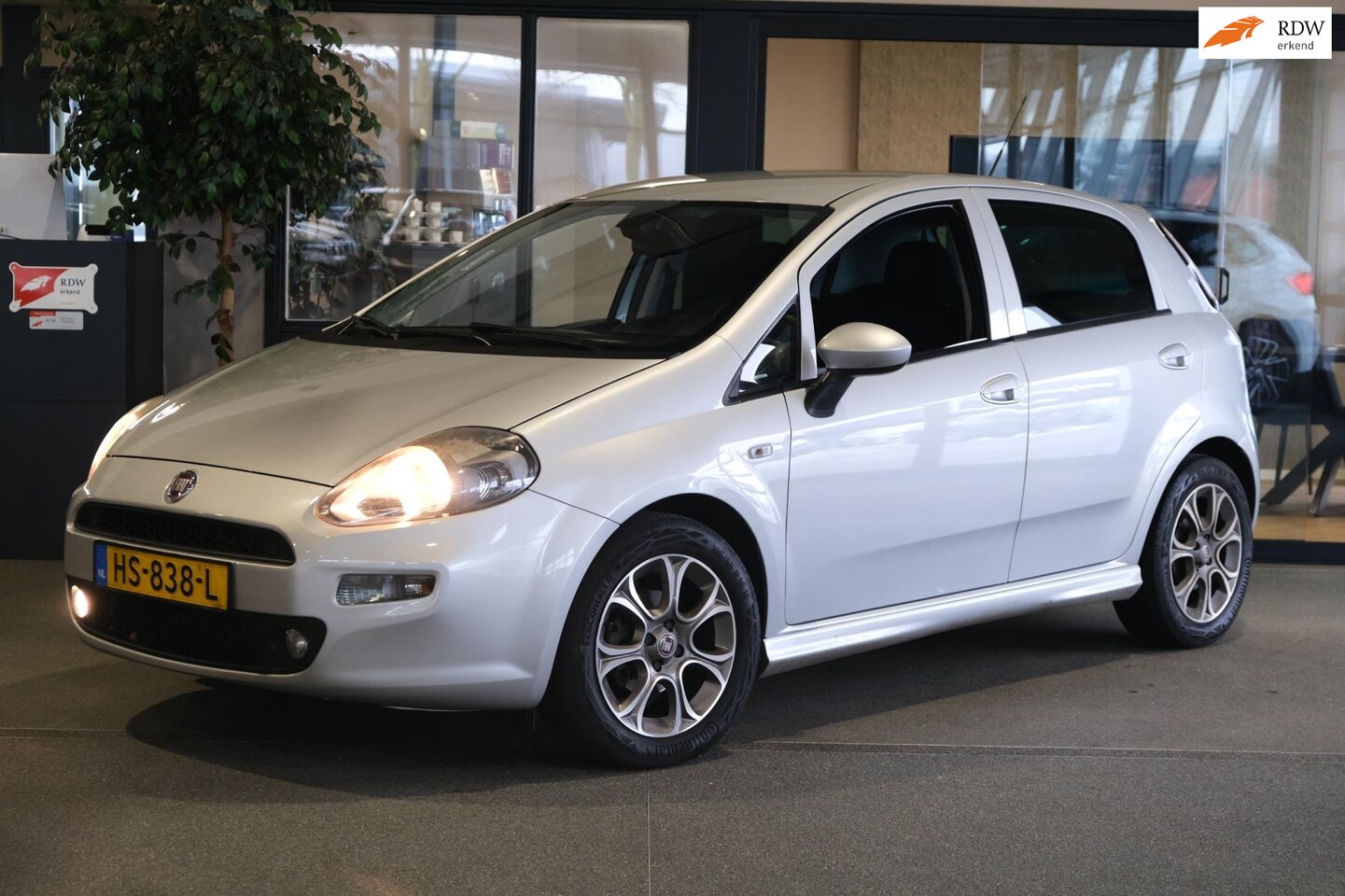 Fiat Punto Evo - 1.3 M-Jet Lounge Alcantara Pdc Cruise MF-Stuur - AutoWereld.nl