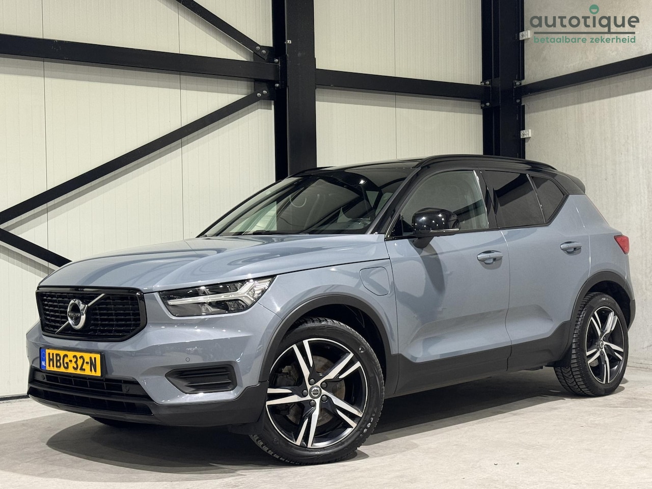 Volvo XC40 - 1.5 T5 Twin Engine R-Design Aut. | panorama | trekhaak | navi | - AutoWereld.nl