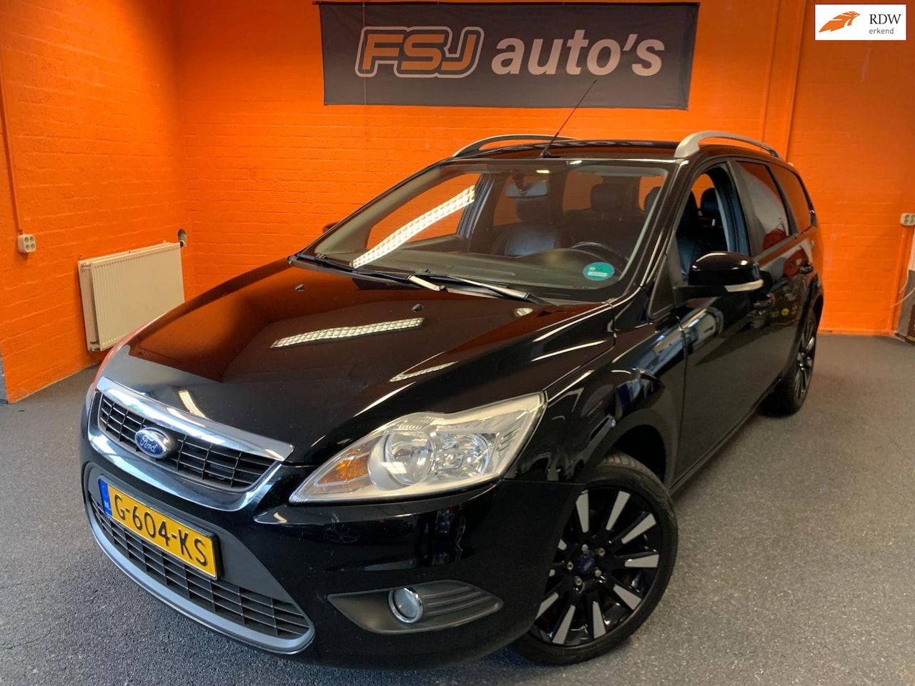 Ford Focus Wagon - 1.8 / GHIA BLACK MAGIC / CRUISE / AIRCO!! - AutoWereld.nl