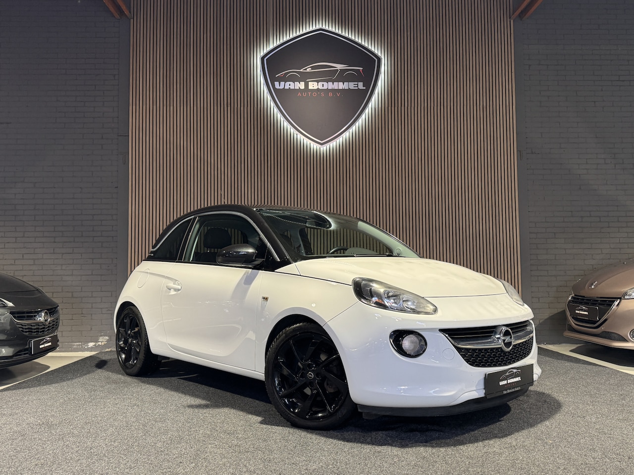 Opel ADAM - 1.4 Jam Black Favourite ClimaC.CruiseC.Pdc.ElecPakket.LMV!! - AutoWereld.nl