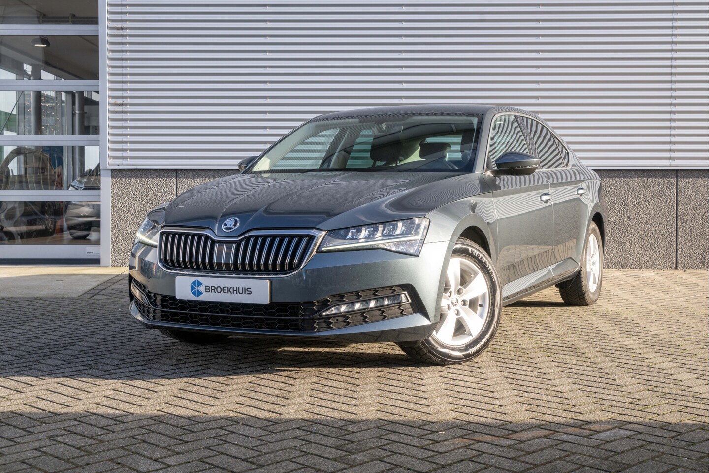 Skoda Superb - 1.5 TSI 150pk DSG ACT Business Edition | Trekhaak| ACC| Navi/Smartlink | - AutoWereld.nl