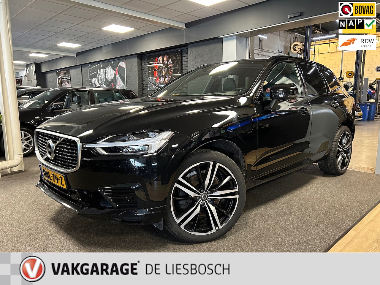 Volvo XC60 - 2.0 T8 Twin Engine AWD,R, Inscription,pano,leer,navi,camera,trekhaak - AutoWereld.nl