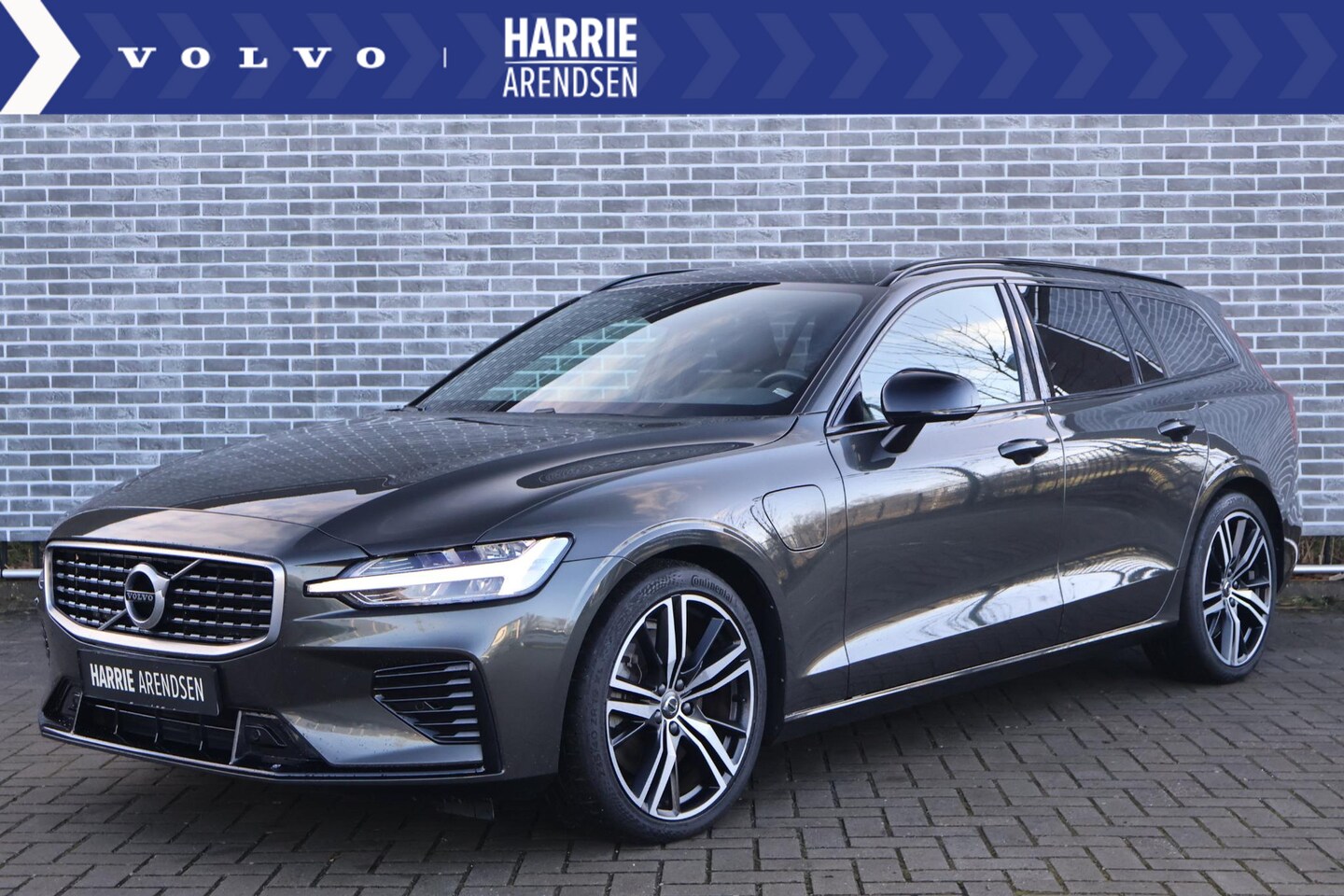 Volvo V60 - Recharge T6 AWD R-Design | Stoelverwarming | Harman Kardon audio | 19 inch velgen | Verwar - AutoWereld.nl