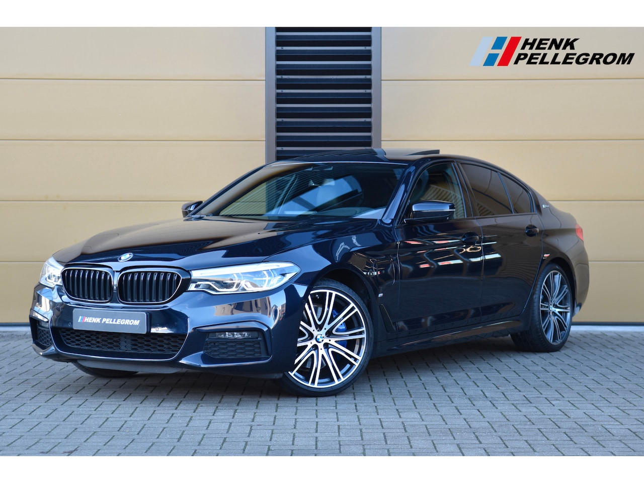 BMW 5-serie - 530e iPerformance Executive * M-Sportpakket * Schuifdak * LED * Head-up * Keyless entry * - AutoWereld.nl