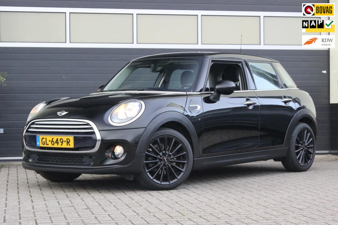 MINI Cooper - Mini 1.5 Business | Navigatie | 17 Inch | - AutoWereld.nl